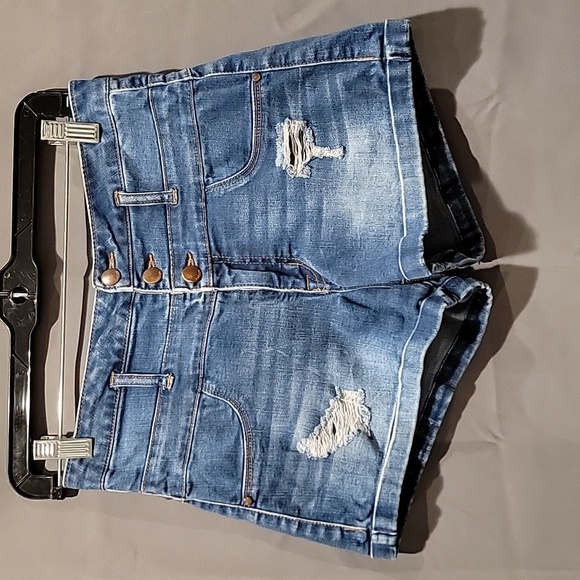 Refuge high waisted shorts size 6    J12 - Picture 1 of 7